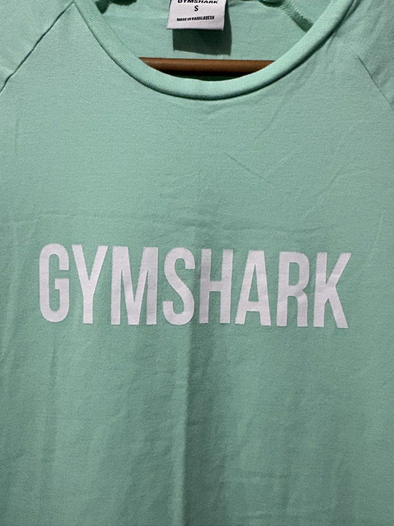 Gymshark tee (Category: Activewear) located in Makati City. Submitted by ThriftedGoods (Listing ID 1469686122, Image 3). Description: Feel free to ask for more detailed photos In excellent condition No issues Length-28 Width-17.