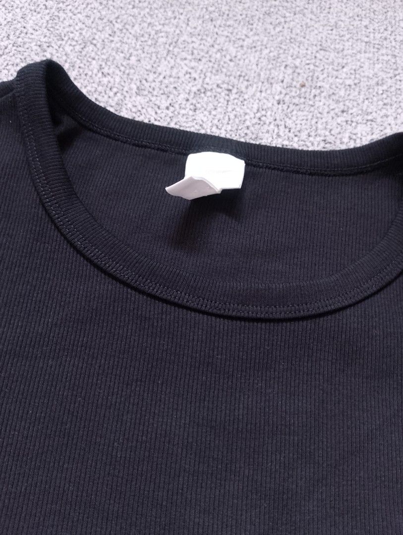 H& M Basics Women's Top (Category: Shirts) located in Cabadbaran. Submitted by ztsfinds (Listing ID 1469633469, Image 3). Description: -This is curated ukay clothes, already washed. -Color may vary due to lighting. -Color condition 10/10 -Size: Medium -Length: 59.6 cm -Width :41 cm laid flat -Stretchy.