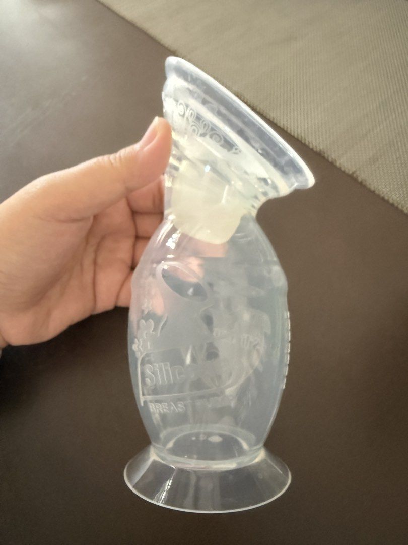 Haakaa Gen 2+ Silicone Manual Breast Pump (Category: Breastfeeding & Bottle Feeding) located in Manila. Submitted by vydeleon (Listing ID 1469654496, Image 3). Description: - Brand: Haakaa Gen 2+ Silicone Manual Breast Pump - Capacity: 5 oz / 150ml - Features SpillGUARD insert to prevent accidental spills - ComfortCARE flange technology reduces friction while maintaining strong suction - Lightweight, compact, and highly portable for moms on the g