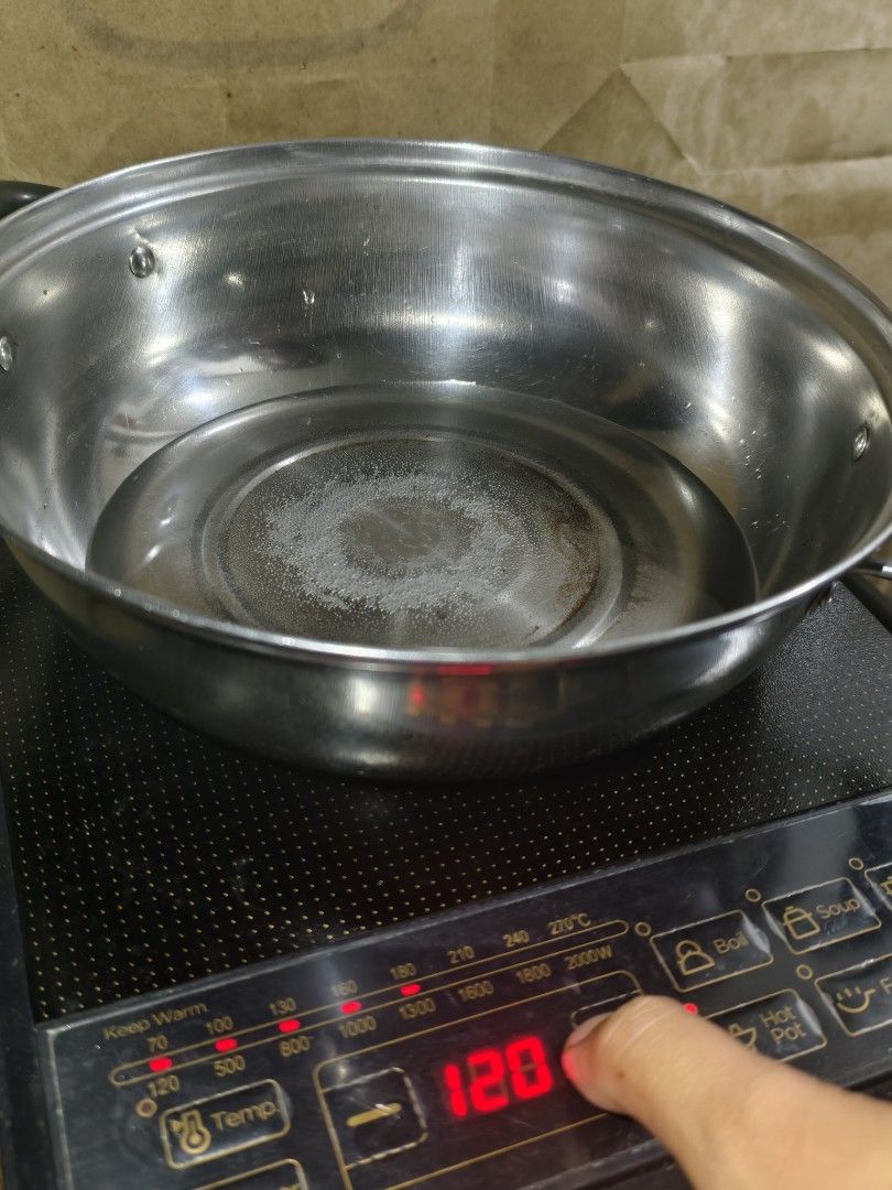 Hanabishi Induction Stove with Pot (Category: Cookers) located in Cagayan de Oro. Submitted by abiiibiiii (Listing ID 1469634156, Image 3). Description: Rarely used Hanabishi induction stove that comes with its original induction pan. RUSH SALE! Free delivery within Parañaque..