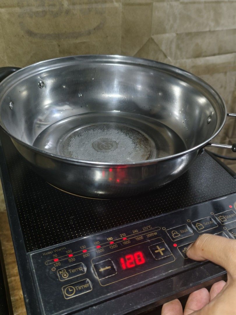 Hanabishi Induction Stove with Pot (Category: Cookers) located in Cagayan de Oro. Submitted by abiiibiiii (Listing ID 1469634156, Image 2). Description: Rarely used Hanabishi induction stove that comes with its original induction pan. RUSH SALE! Free delivery within Parañaque..