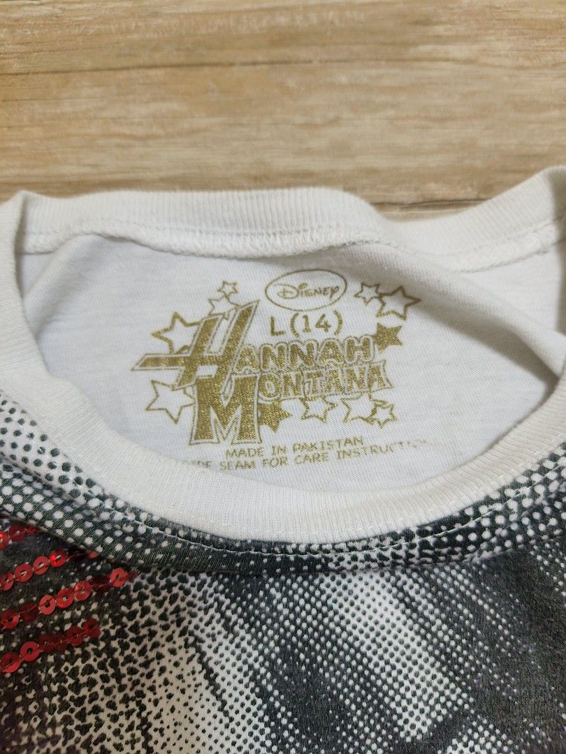 Hannah Montana top (Category: Longsleeves) located in Siniloan. Submitted by talktotheroses (Listing ID 1469670782, Image 2). Description: no issue.