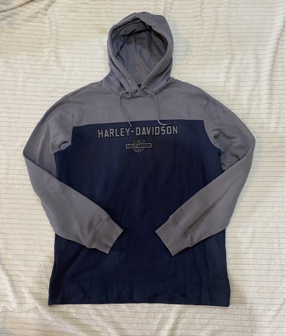 Harley davidson hoodie (Category: Coats, Jackets and Outerwear) located in Tanza. Submitted by 9th.street.thrift (Listing ID 1469621215, Image 2). Description: Harley davidson hoodie Excellent condition No issue M on tag 23x31.