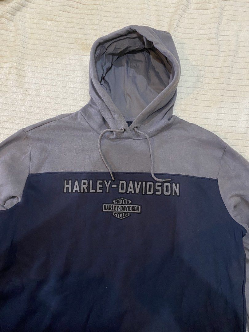 Harley davidson hoodie (Category: Coats, Jackets and Outerwear) located in Tanza. Submitted by 9th.street.thrift (Listing ID 1469621215, Image 3). Description: Harley davidson hoodie Excellent condition No issue M on tag 23x31.
