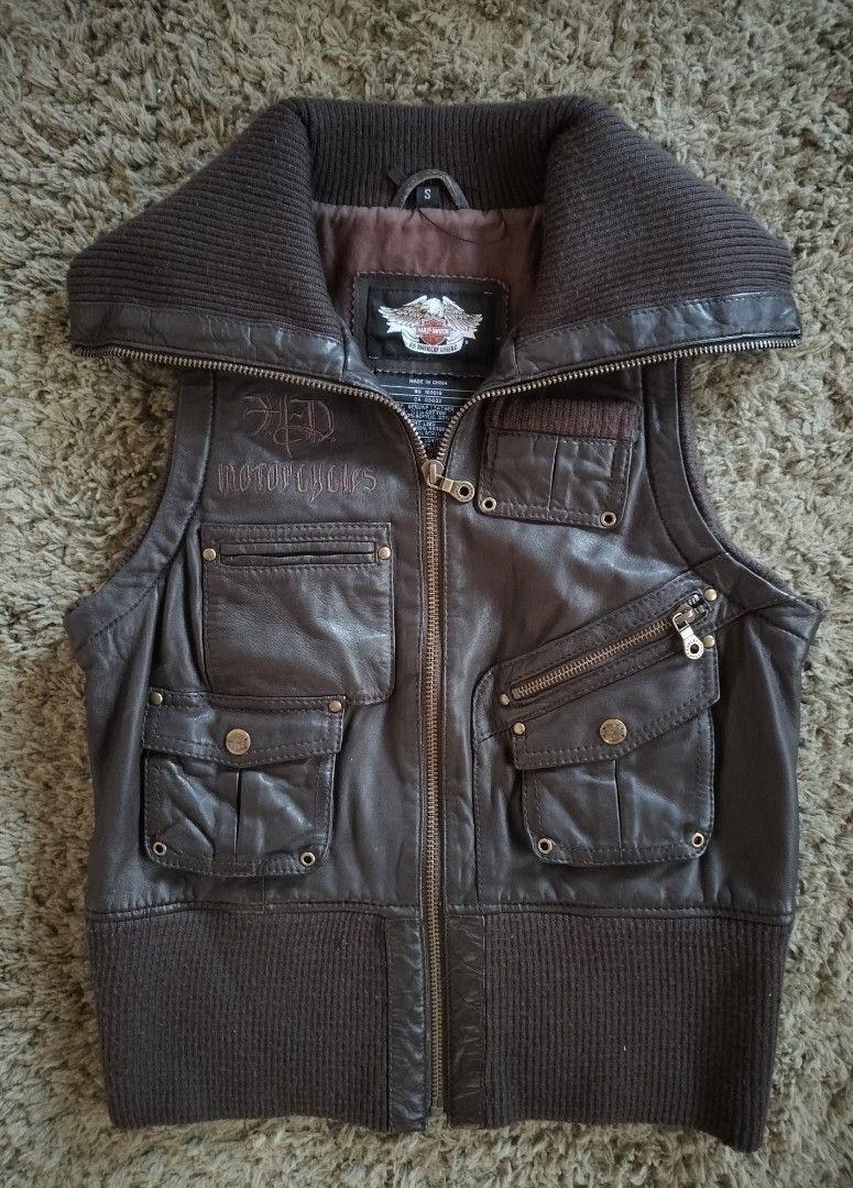 Harley Davidson Motorcycle Vest (Category: Vests) located in Baguio. Submitted by nnthnnth (Listing ID 1469580196, Image 1). Description: Free sheepeeng busseng (Luzon Area Only) 18" x 24" issue: see images.