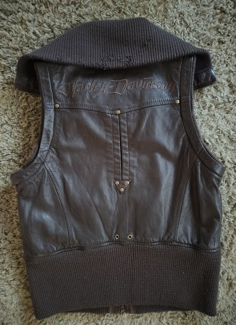 Harley Davidson Motorcycle Vest (Category: Vests) located in Baguio. Submitted by nnthnnth (Listing ID 1469580196, Image 2). Description: Free sheepeeng busseng (Luzon Area Only) 18" x 24" issue: see images.