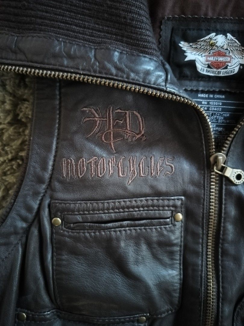 Harley Davidson Motorcycle Vest (Category: Vests) located in Baguio. Submitted by nnthnnth (Listing ID 1469580196, Image 3). Description: Free sheepeeng busseng (Luzon Area Only) 18" x 24" issue: see images.