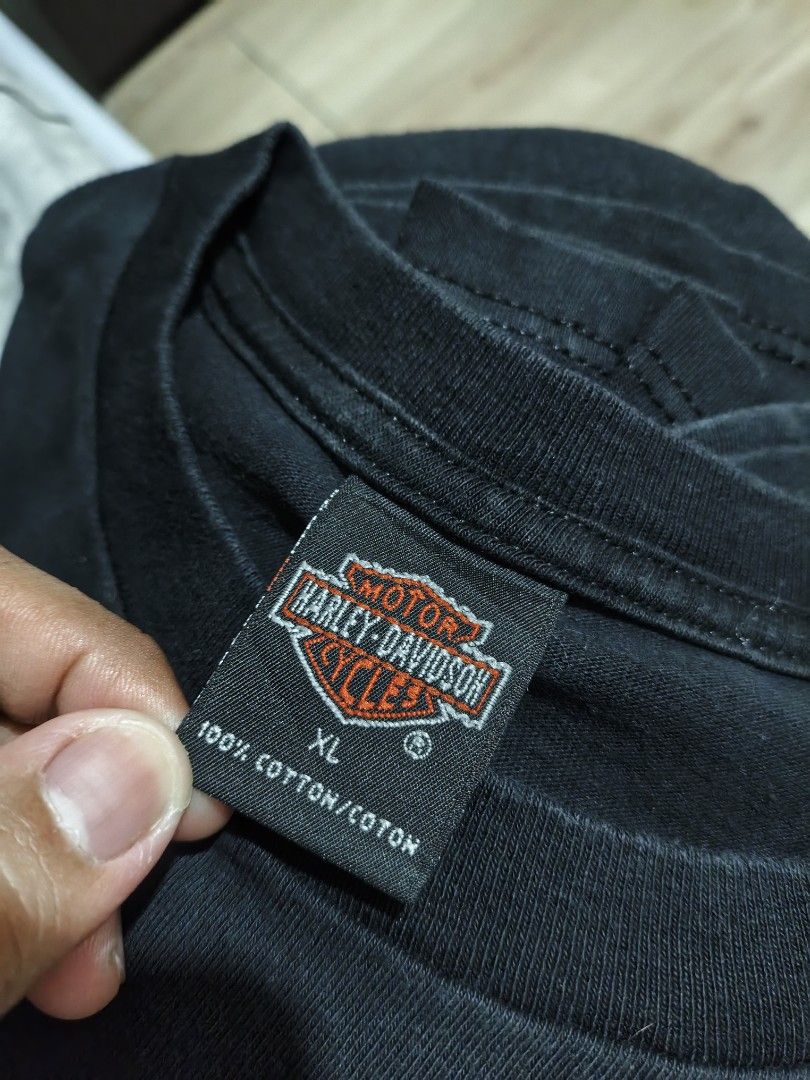 Harley Davidson pocket tee (Category: Tshirts & Polo Shirts ) located in Manila. Submitted by sigma.vtg (Listing ID 1469662956, Image 3). Description: Hairline cracks.