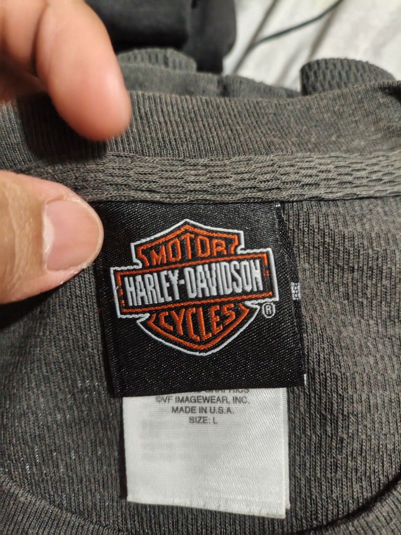 Harley Davidson Sweater (Category: Tshirts & Polo Shirts ) located in Manila. Submitted by sigma.vtg (Listing ID 1469669267, Image 2). Description: Hairlines.