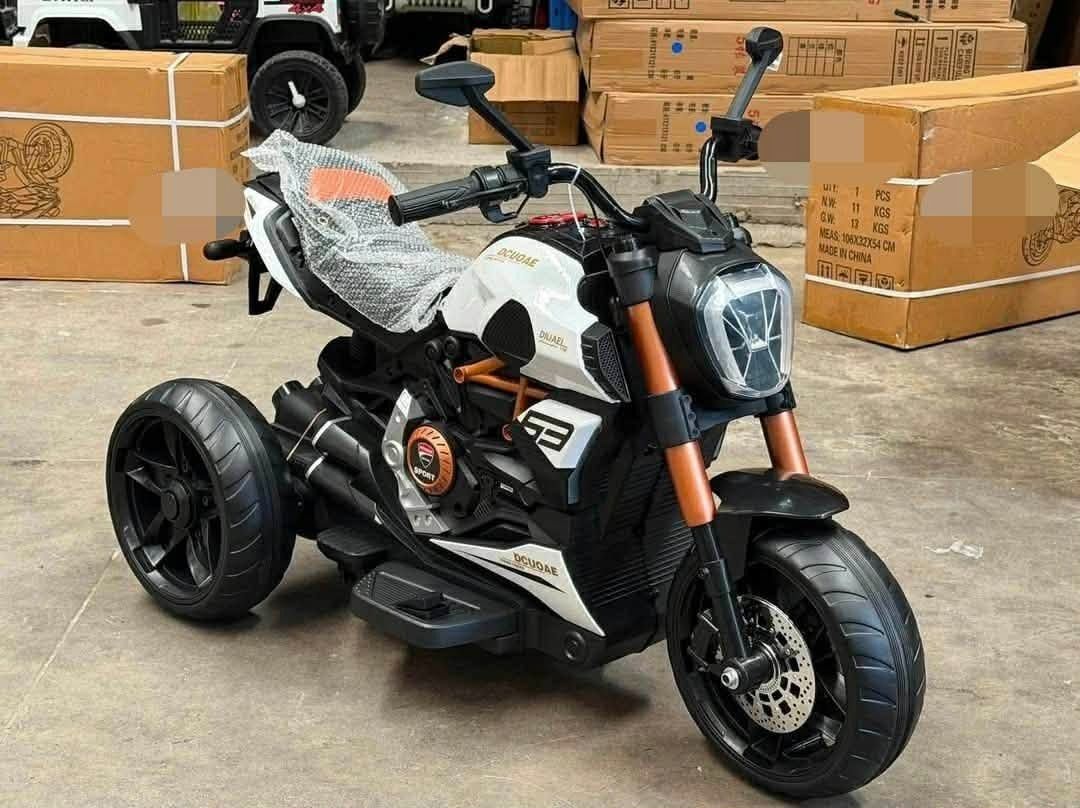 Harley Motorcycle for Kids (Code 881) (Category: Kids Toys) located in Pasay City. Submitted by joyful_mayette (Listing ID 1469655151, Image 3). Description: Harley Motorcycle for Kids (Code 881) Price: 7,500 PHP Available Colors: Green, Red, and White 🟢Rubber tires 🟢Leather seat 🟢Hand-driven 🟢2 gears/ USB/Mp3 🟢Rechargeable 🟢Suitable for ages 1-10 years old 🟢Good Quality 🟢Ideal gift for kids 🟢We ship nationwide 💯LEGIT We can provide a B