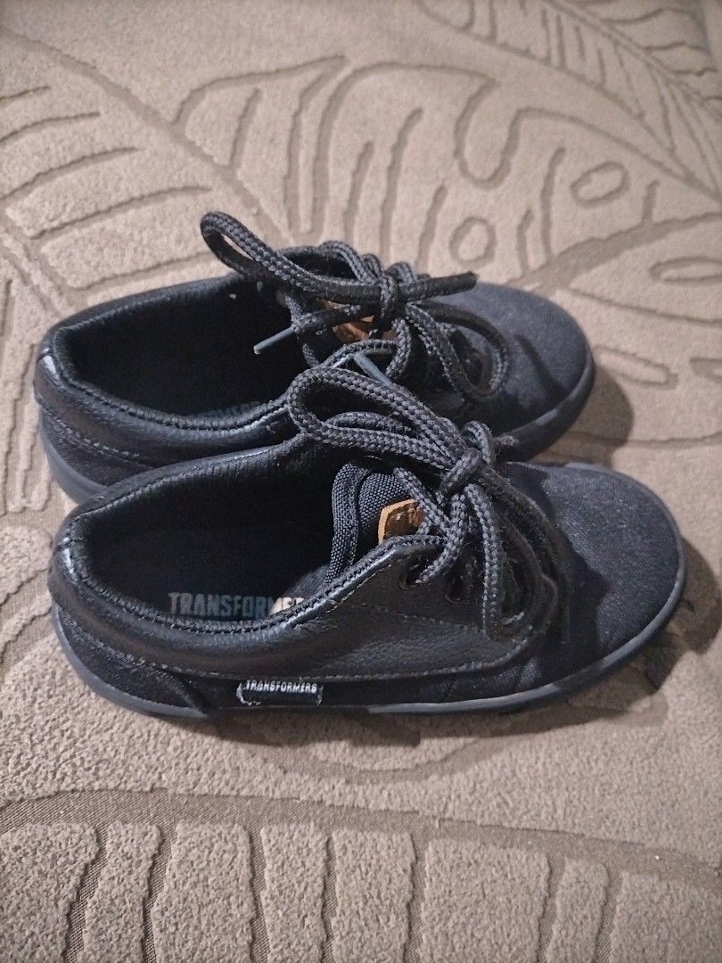 Hasbro Transformers Kids Canvas Shoes for Boys (Category: Babies & Kids Fashion) located in Tabaco. Submitted by itnoks93 (Listing ID 1469698913, Image 3). Description: Preloved Kids Canvas Shoes for Boys Excellent condition Size EUR:28 US:11 UK:10 ₱250 plus sf.