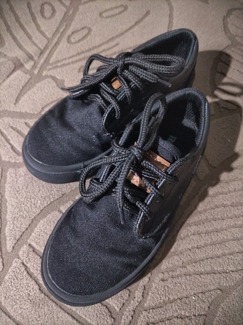 Hasbro Transformers Kids Canvas Shoes for Boys (Category: Babies & Kids Fashion) located in Tabaco. Submitted by itnoks93 (Listing ID 1469698913, Image 2). Description: Preloved Kids Canvas Shoes for Boys Excellent condition Size EUR:28 US:11 UK:10 ₱250 plus sf.