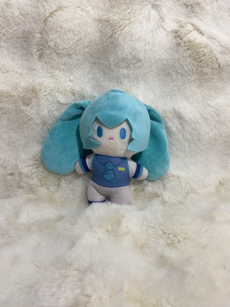 “Hatsune Miku” plush charm (Category: Plushies & Soft Toys) located in Kalibo. Submitted by ollie_stuffshop (Listing ID 1469657394, Image 1). Description: Before you send your inquiries: ❗️Last Price is already posted ❗️Manage your expectations, WYSIWYG ❗️May need washing ❗️Dropoff is every Wednesday & Sunday.