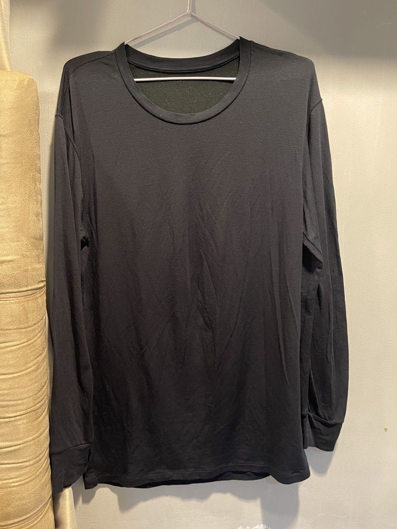 Heattech extra warm medium (Category: Tshirts & Polo Shirts ) located in Quezon City. Submitted by booktt (Listing ID 1469710140, Image 1). Description: lp men's heattech extra warm #thermal.
