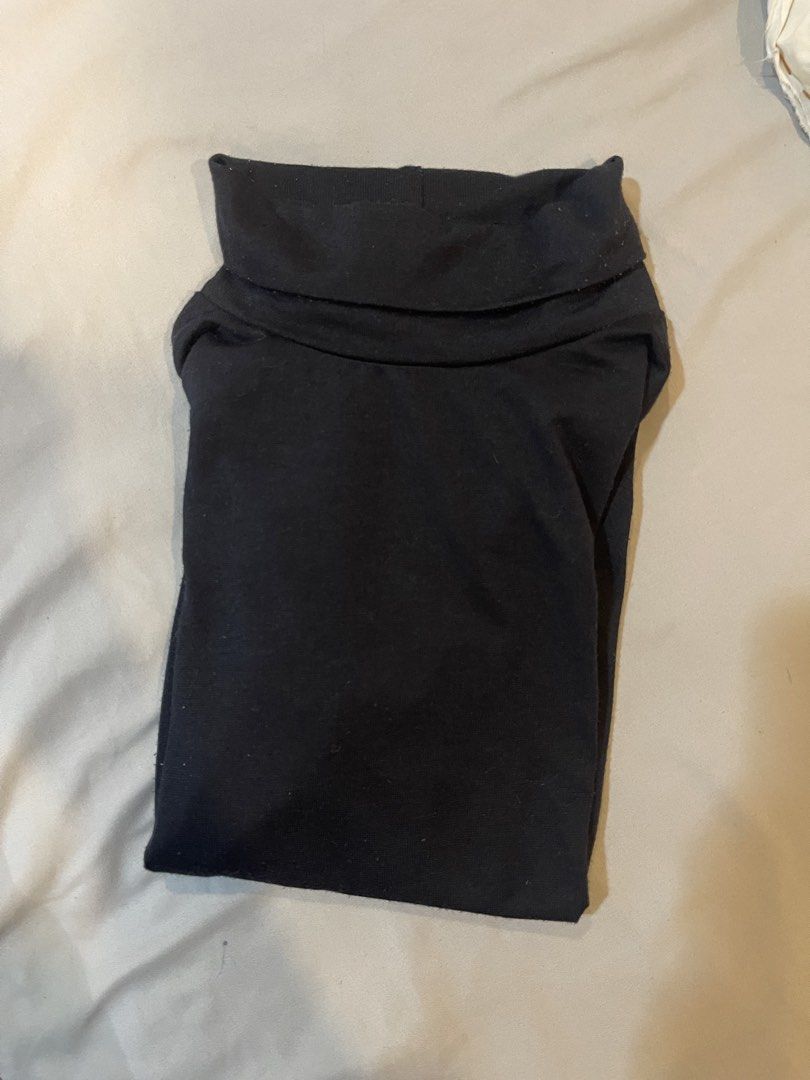 Heattech turtleneck size 120 (Category: Babies & Kids Fashion) located in Quezon City. Submitted by booktt (Listing ID 1469693359, Image 3). Description: black turtleneck size 120.