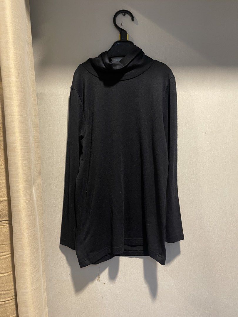 Heattech turtleneck size 120 (Category: Babies & Kids Fashion) located in Quezon City. Submitted by booktt (Listing ID 1469693359, Image 1). Description: black turtleneck size 120.