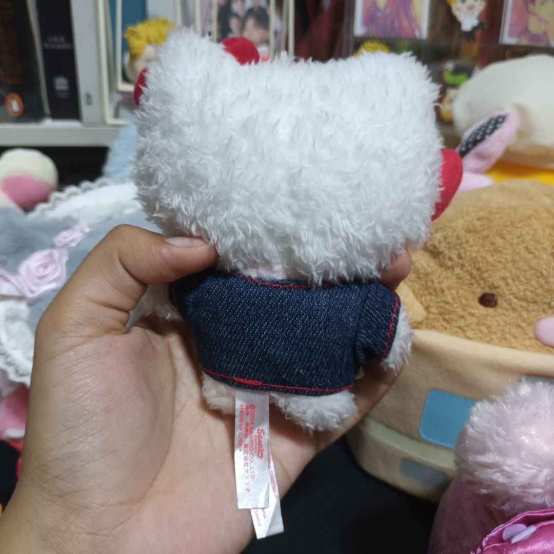 Hello Kitty Balloon Charm (Category: Plushies & Soft Toys) located in Las Pinas. Submitted by rieries_shop (Listing ID 1469679922, Image 3). Description: - as is - I think it's BL - pm me for more info/pic - Mop: Gcash/Maya/Gotyme/Maribank - Mod: J&T (PHP 21 off), Flash, Gogo Xpress, Lalamove (Metro Manila).