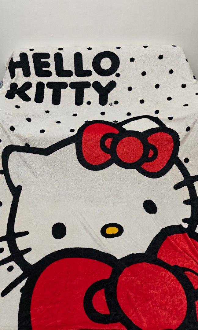 Hello Kitty Polka Fur Fleece Blanket - Queen (Category: Bedding & Towels) located in Mariveles. Submitted by hl.reyrfinds (Listing ID 1469698190, Image 1). Description: 🍀☘️🍀☘️🍀 ✨ WITH TAG Fur Fleece Blanket Soft Midweight, Glossy ‼️ washable dirt, blue stain Pay First. MOD: JnT.