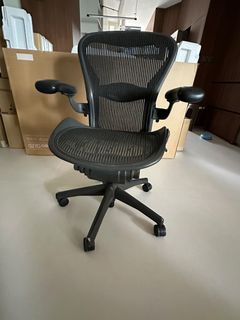 Herman Miller Aeron with headrest, Furniture & Home Living, Furniture ...