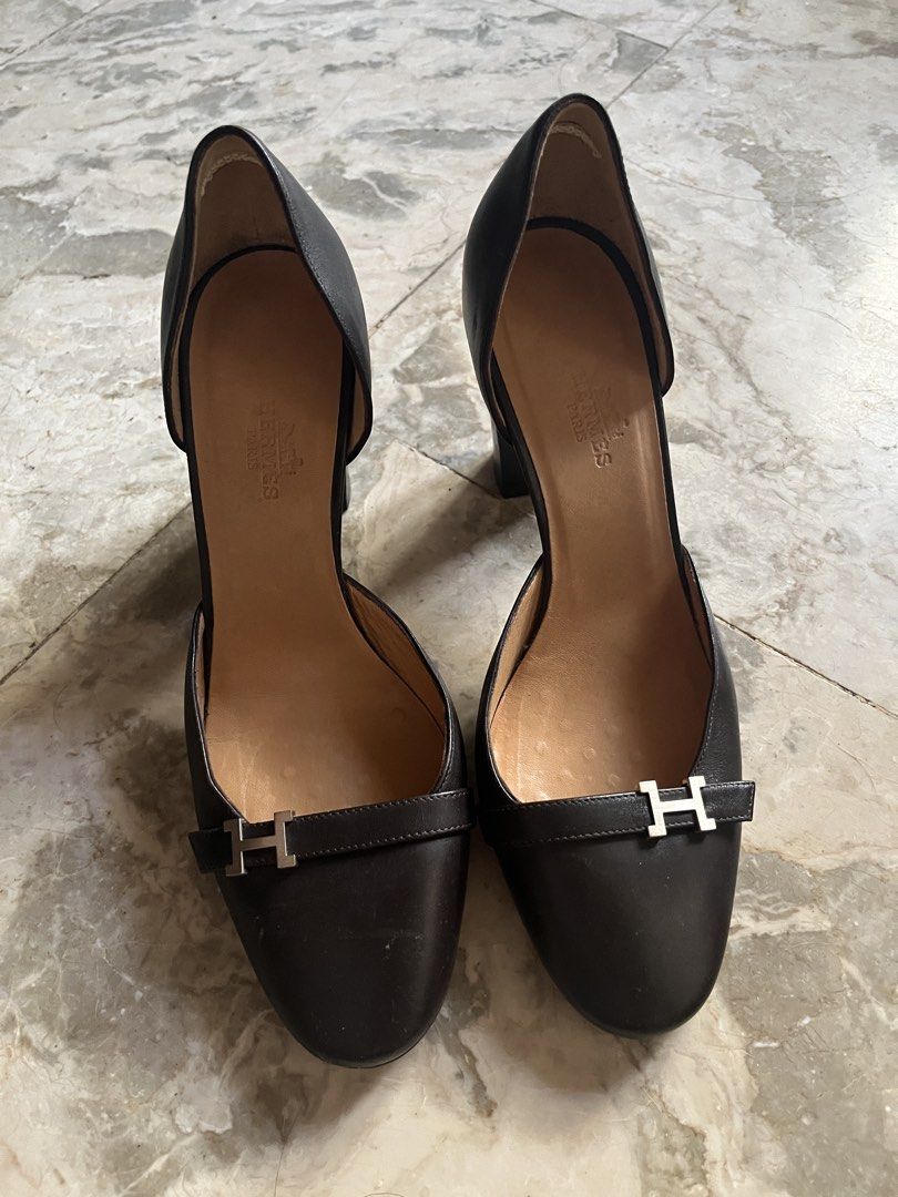 Hermes Block Heels (Category: Heels) located in Paranaque City. Submitted by boldlion_fdfcd1 (Listing ID 1469646850, Image 1). Description: Hermes Block Heels Selling as is. No box, no dust bag. Authentic (this was given to my OFW mom by her employer) Size 36 1/2 For reference I’m usually a Size US7/23.5-24cm (Nike, Adidas, etc) but this fits me fine Heel height: 3 inches MOP: BPI, BDO, Gcash, Mari Shipping: Same day courier, LBC, J&T Meet ups: M