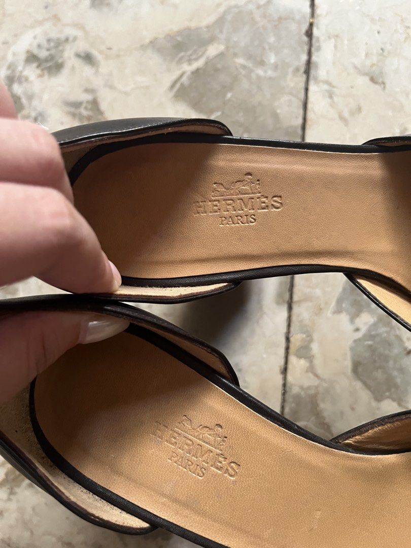 Hermes Block Heels (Category: Heels) located in Paranaque City. Submitted by boldlion_fdfcd1 (Listing ID 1469646850, Image 2). Description: Hermes Block Heels Selling as is. No box, no dust bag. Authentic (this was given to my OFW mom by her employer) Size 36 1/2 For reference I’m usually a Size US7/23.5-24cm (Nike, Adidas, etc) but this fits me fine Heel height: 3 inches MOP: BPI, BDO, Gcash, Mari Shipping: Same day courier, LBC, J&T Meet ups: M