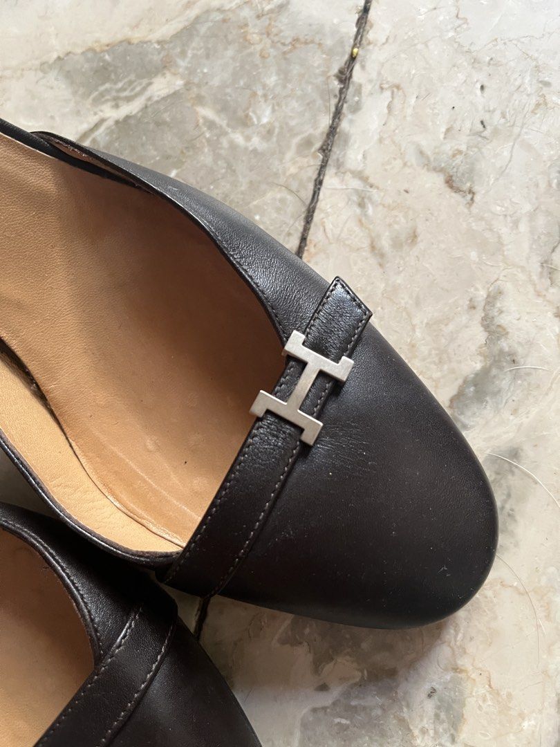 Hermes Block Heels (Category: Heels) located in Paranaque City. Submitted by boldlion_fdfcd1 (Listing ID 1469646850, Image 3). Description: Hermes Block Heels Selling as is. No box, no dust bag. Authentic (this was given to my OFW mom by her employer) Size 36 1/2 For reference I’m usually a Size US7/23.5-24cm (Nike, Adidas, etc) but this fits me fine Heel height: 3 inches MOP: BPI, BDO, Gcash, Mari Shipping: Same day courier, LBC, J&T Meet ups: M