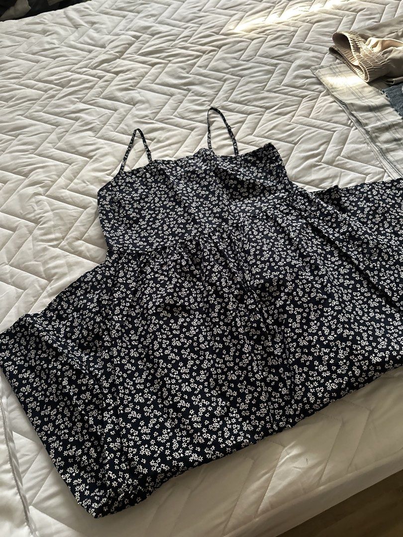H&H Maxi Dress ‼️ (Category: Dresses) located in Pasig City. Submitted by theclosetclaud (Listing ID 1469644795, Image 2). Description: Fits medium to semi large frame Brand new, no tags Bought in NZ.