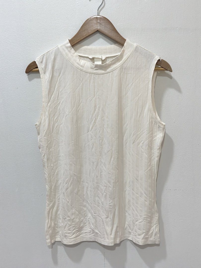 H&M (Category: Sleeveless) located in Quezon City. Submitted by claro.ph (Listing ID 1469644824, Image 3). Description: .