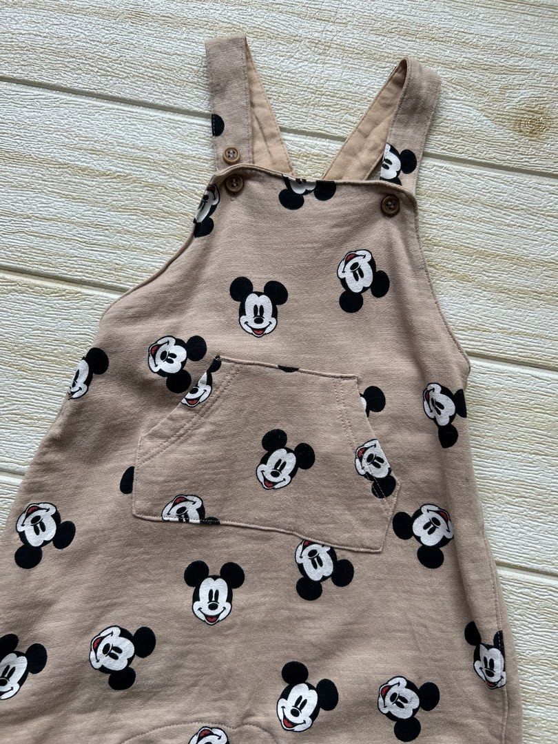 H&M baby mickey romper 6m (Category: Babies & Kids Fashion) located in Cebu City. Submitted by yjainani (Listing ID 1469605033, Image 2). Description: beige baby short overall (or rompers) featuring an all-over Mickey Mouse face print from the Disney x H&M baby collection.