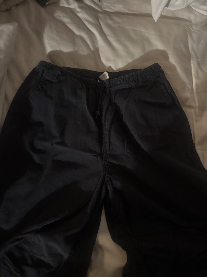 H&M black pants (Category: Other Bottoms) located in Manila. Submitted by emilyclothes.usa (Listing ID 1469670101, Image 1). Description: .