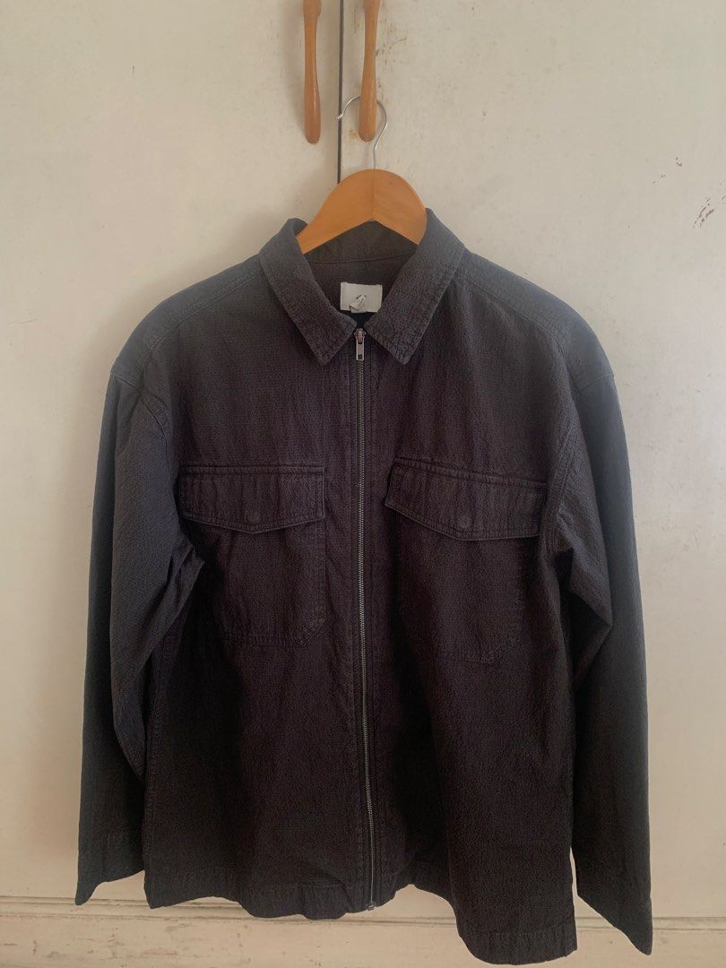 H&M Black Zip-Up Jacket (Category: Coats, Jackets and Outerwear) located in Pasig City. Submitted by krram_consta (Listing ID 1469626758, Image 1). Description: - Brand: H&M - Color: Black - Size: Medium (Can Fit Large) - Full-zip with standard collar - Two chest flap pockets - Long sleeves with button cuffs - Textured fabric throughout.