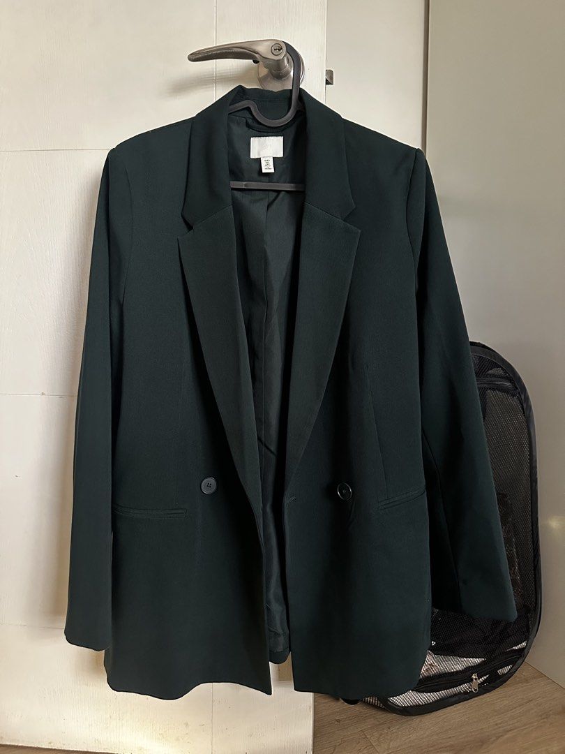 H&M Blazer ‼️ (Category: Coats, Jackets and Outerwear) located in Pasig City. Submitted by theclosetclaud (Listing ID 1469639326, Image 1). Description: Fits Small - Medium frame.