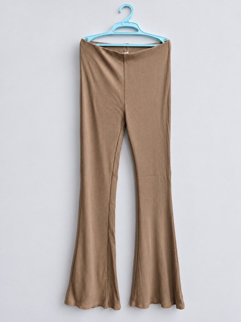 H&M Brown Ribbed Flared Trousers Size S (Category: Jeans) located in Cabanatuan. Submitted by yass03_loved (Listing ID 1469626467, Image 1). Description: Never used Good as new.