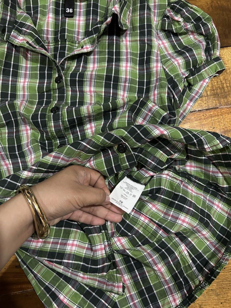 h&m divided y2k short-sleeve polo top (Category: Blouses) located in Pagadian. Submitted by yowna_declutters (Listing ID 1469688014, Image 2). Description: h&m women size 36 in tag | dm for more info.