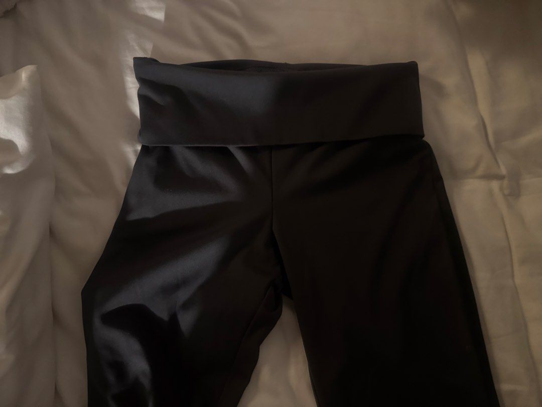 H&M flare fold over leggings (Category: Other Bottoms) located in Manila. Submitted by emilyclothes.usa (Listing ID 1469669947, Image 1). Description: .