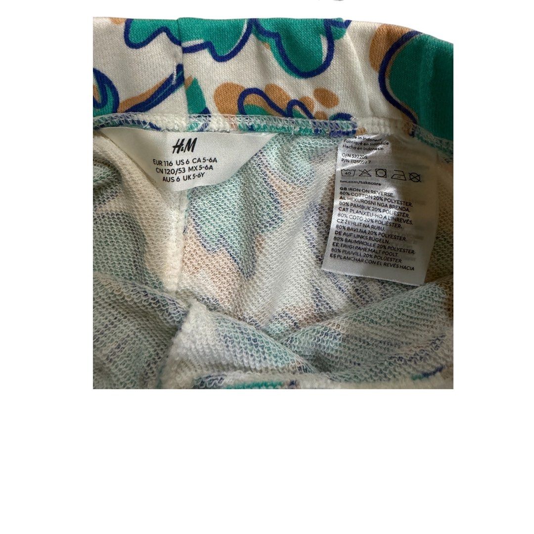 H&M Floral shorts (Category: Babies & Kids Fashion) located in Lipa City. Submitted by lifestyled (Listing ID 1469646968, Image 3). Description: H&M Floral shorts Size 5-6 Bottom- W-11” L- 12” Color rate- 9/10 💯 Authentic.