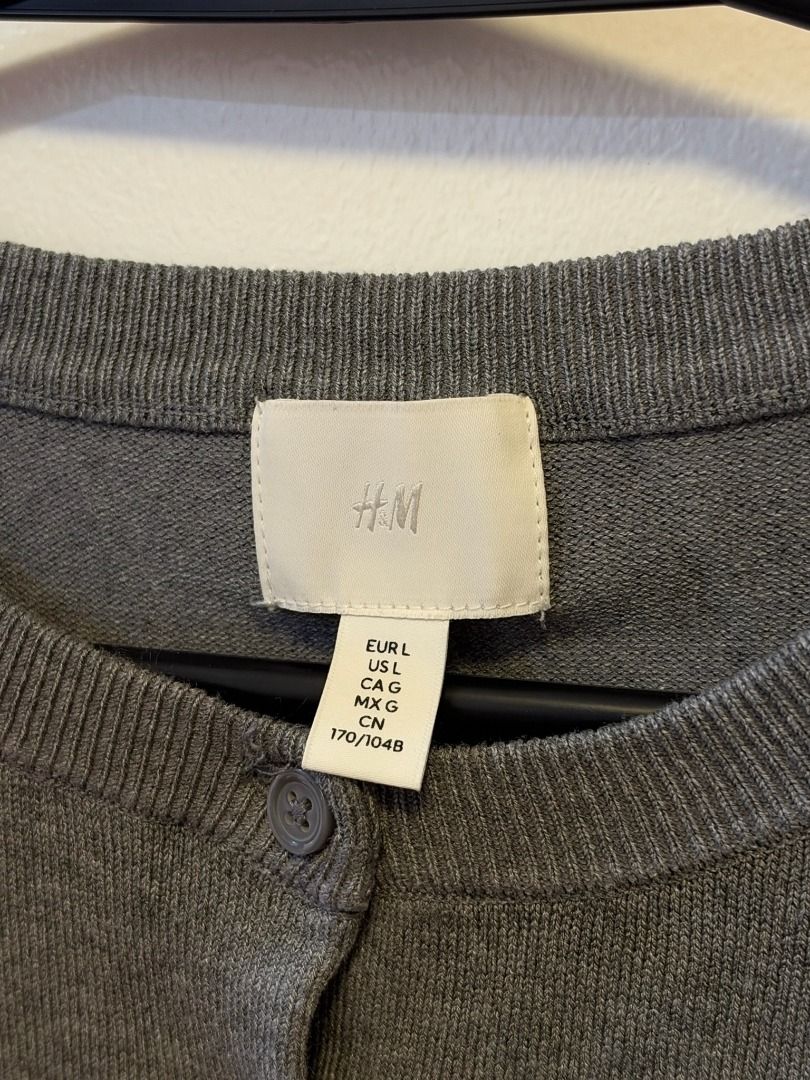 H&M Gray Cardigan (Category: Coats, Jackets and Outerwear) located in Paranaque City. Submitted by juju_closet (Listing ID 1469653139, Image 2). Description: - bnew but i already removed the tag and washed this (never used) - 10/10 condition, no flaws! Size: Large (fits medium to semi large frames) RFS: Decluttering Price negotiable, just message me. .