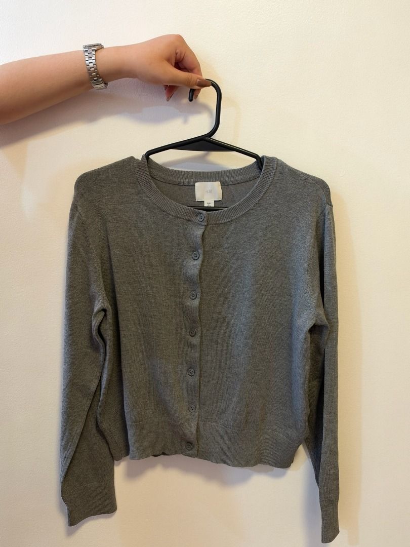 H&M Gray Cardigan (Category: Coats, Jackets and Outerwear) located in Paranaque City. Submitted by juju_closet (Listing ID 1469653139, Image 1). Description: - bnew but i already removed the tag and washed this (never used) - 10/10 condition, no flaws! Size: Large (fits medium to semi large frames) RFS: Decluttering Price negotiable, just message me. .