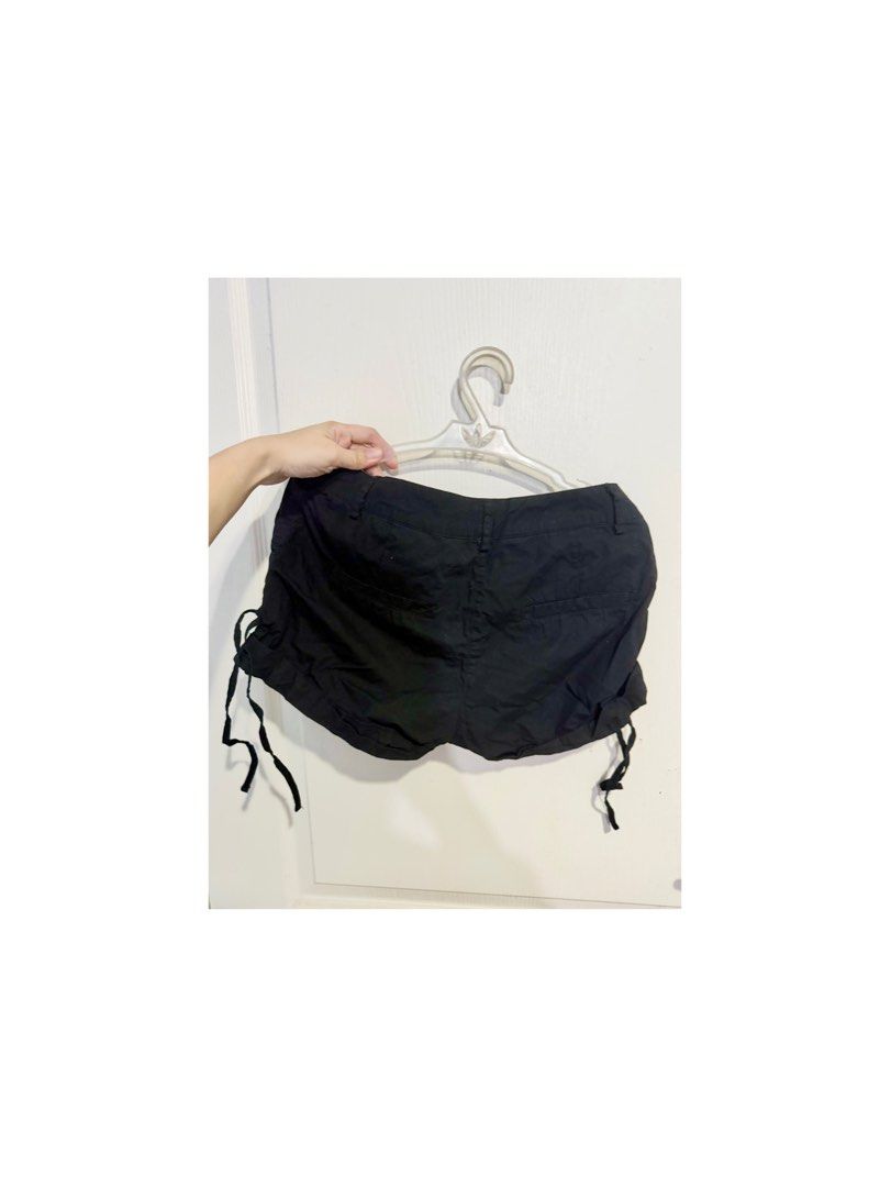 H&M Highwaist Black Short (Category: Shorts) located in Legazpi City. Submitted by alyblueberyl (Listing ID 1469679234, Image 2). Description: Size 24-26.