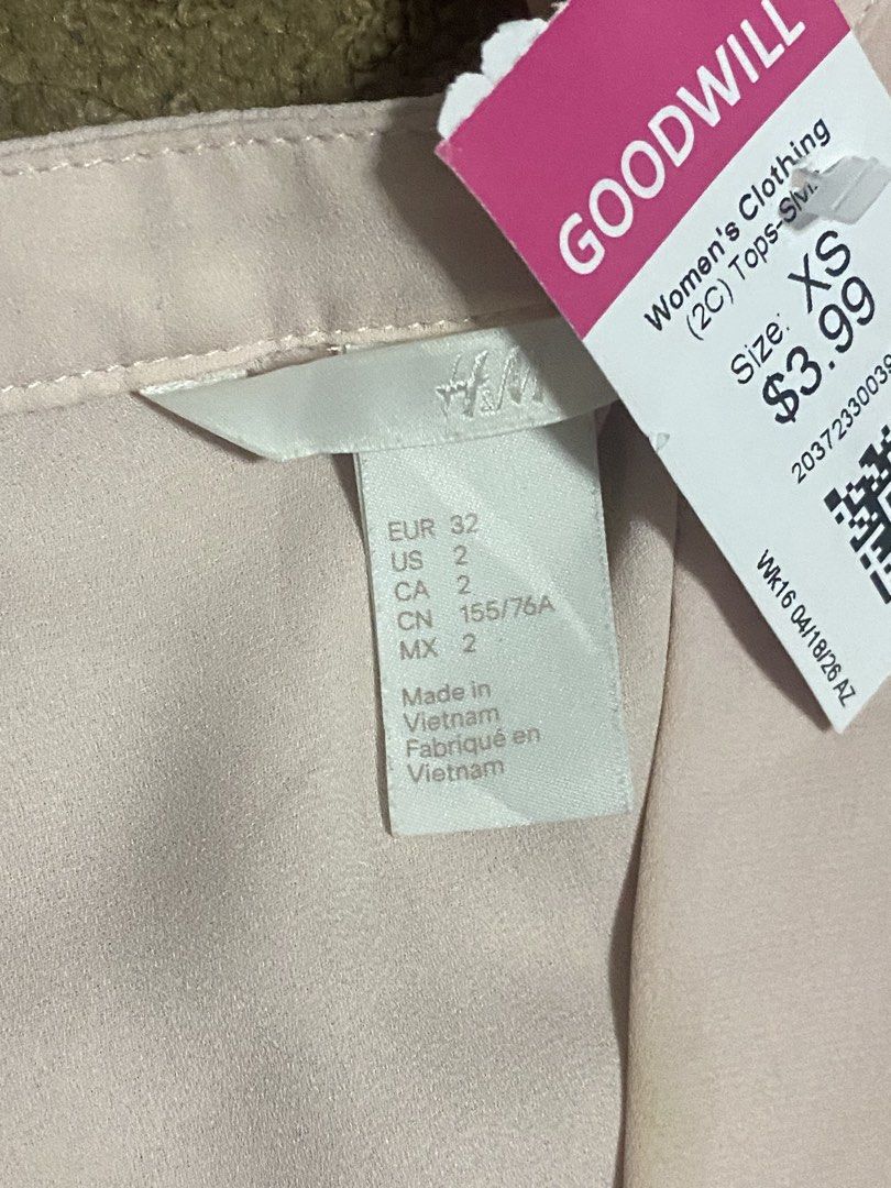 H&M Light Pink Sleeveless Blouse Size US 2 (Category: Sleeveless) located in Manila. Submitted by kuya_moto (Listing ID 1469649483, Image 2). Description: Light pink sleeveless blouse from H&M. Size US 2 / EUR 32. Made of 100 percent polyester. Lightweight material with a v-neckline and draped front detail. Easy to style for work or casual outings. Machine washable care instructions inside. Clean and ready to wear..