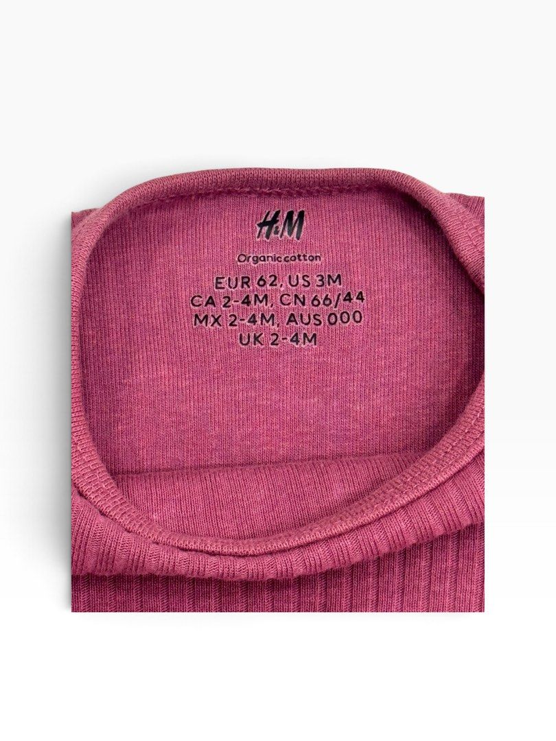 H&M Onesie (3M) (Category: Babies & Kids Fashion) located in Angeles City. Submitted by aeapreloved (Listing ID 1469751451, Image 3). Description: 💕 Preloved H&M Ribbed Onesie | 0–3M • Size: US 3M • Organic cotton • Dark pink/magenta color • Ribbed fabric • Long sleeves • Bottom snap-button closure 📦 Available for shipping .