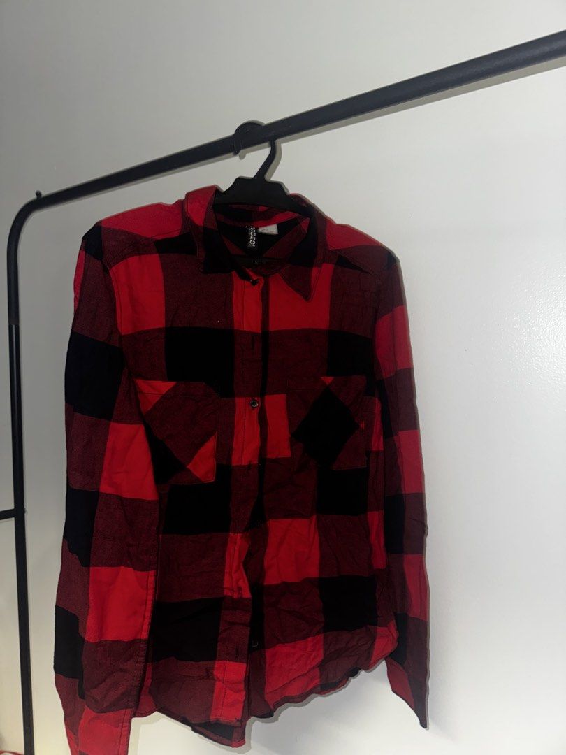 H&M Red & Black Flannel (Category: Longsleeves) located in Quezon City. Submitted by coolmomma (Listing ID 1469703753, Image 1). Description: Good condition length 25 in size 32 on tag.