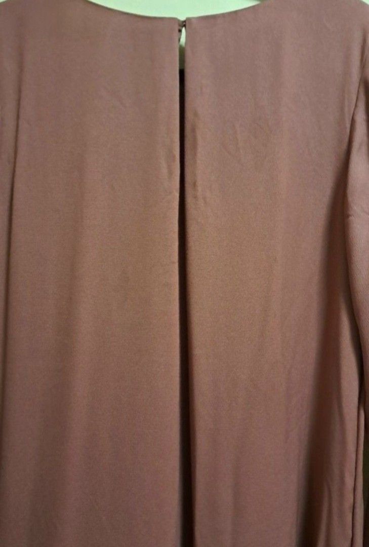 H&M Rust Brown Chiffon Dress (Category: Dresses) located in Manila. Submitted by thrifter_lifestyle (Listing ID 1469582523, Image 3). Description: Brand: H&M Long-Sleeve, Knee-Length Light material with inner lining (see tag) Button enclosure Single Pleat at back Falls wide and loose No issues 🙂 RFS: no longer fits, no worn photos..