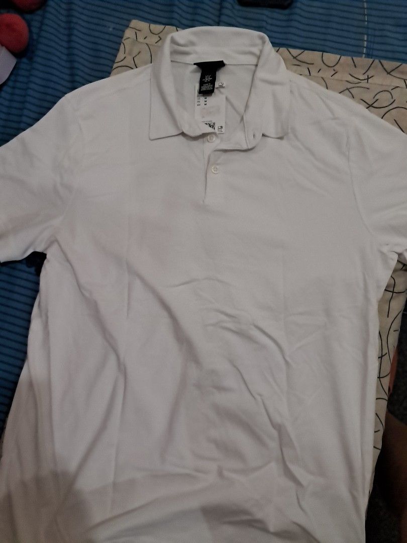 H&M slim fit (Category: Tshirts & Polo Shirts ) located in Las Pinas. Submitted by shop2ship (Listing ID 1469595208, Image 1). Description: white collar shirt with buttons slim fit.