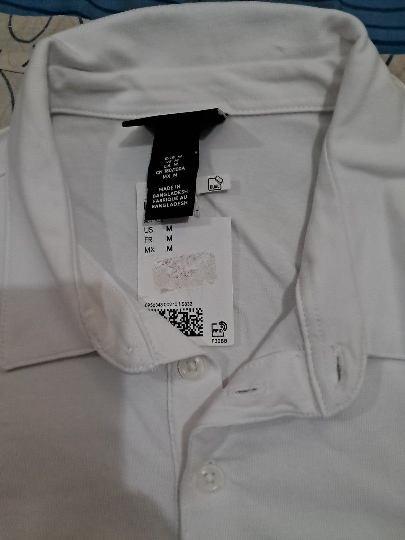 H&M slim fit (Category: Tshirts & Polo Shirts ) located in Las Pinas. Submitted by shop2ship (Listing ID 1469595208, Image 2). Description: white collar shirt with buttons slim fit.