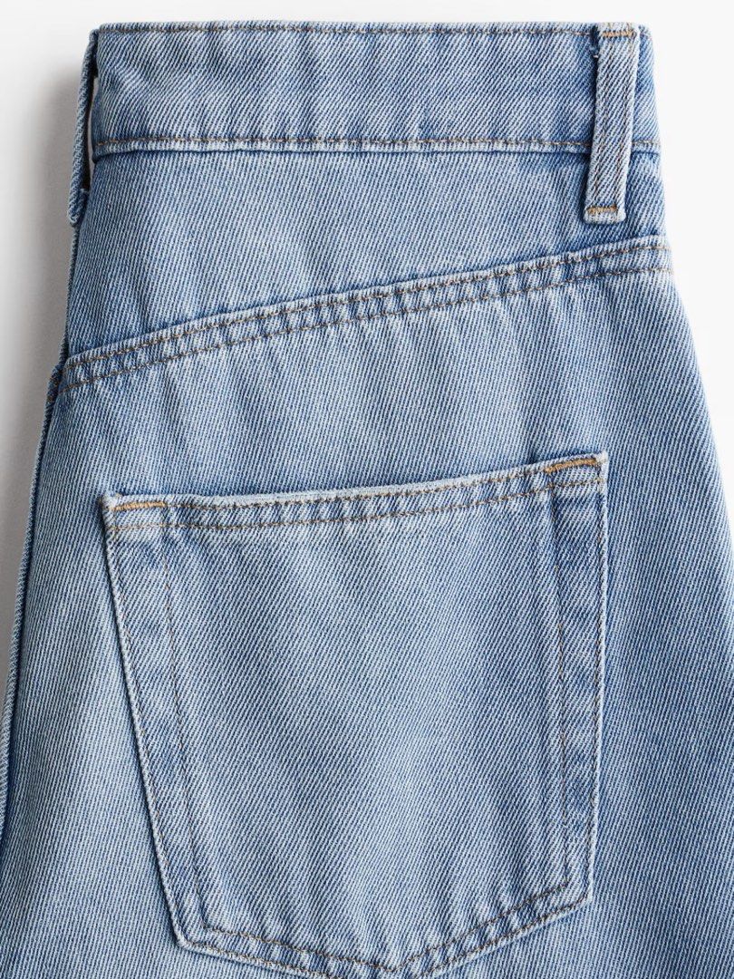 H&M Straight High Jeans Light Blue Denim (Category: Jeans) located in Baguio. Submitted by iacy.finds (Listing ID 1469682543, Image 3). Description: - Brand: H&M - CAN FIT 24-26 - LENGTH 39 - Style: Straight high-rise fit, light wash denim - Details: Zip fly, button closure, standard belt loops - Pockets: Functional front and back pockets - Condition: Great for casual, everyday wear and easy to match with any top.