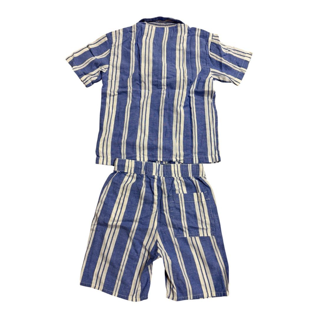H&M striped set (Category: Babies & Kids Fashion) located in Lipa City. Submitted by lifestyled (Listing ID 1469640707, Image 3). Description: H&M striped set Size 6-7 Aa- 15” L- 18.5” Bottom- W-11” L-14” Color rate 8/10 💯 Authentic.