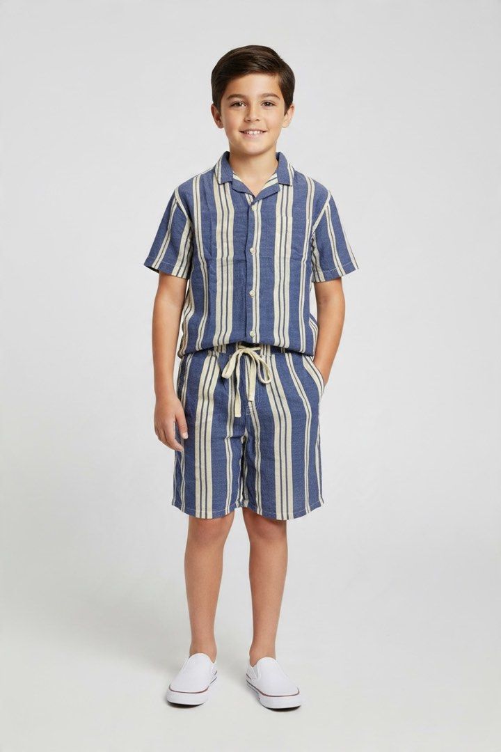 H&M striped set (Category: Babies & Kids Fashion) located in Lipa City. Submitted by lifestyled (Listing ID 1469640707, Image 1). Description: H&M striped set Size 6-7 Aa- 15” L- 18.5” Bottom- W-11” L-14” Color rate 8/10 💯 Authentic.