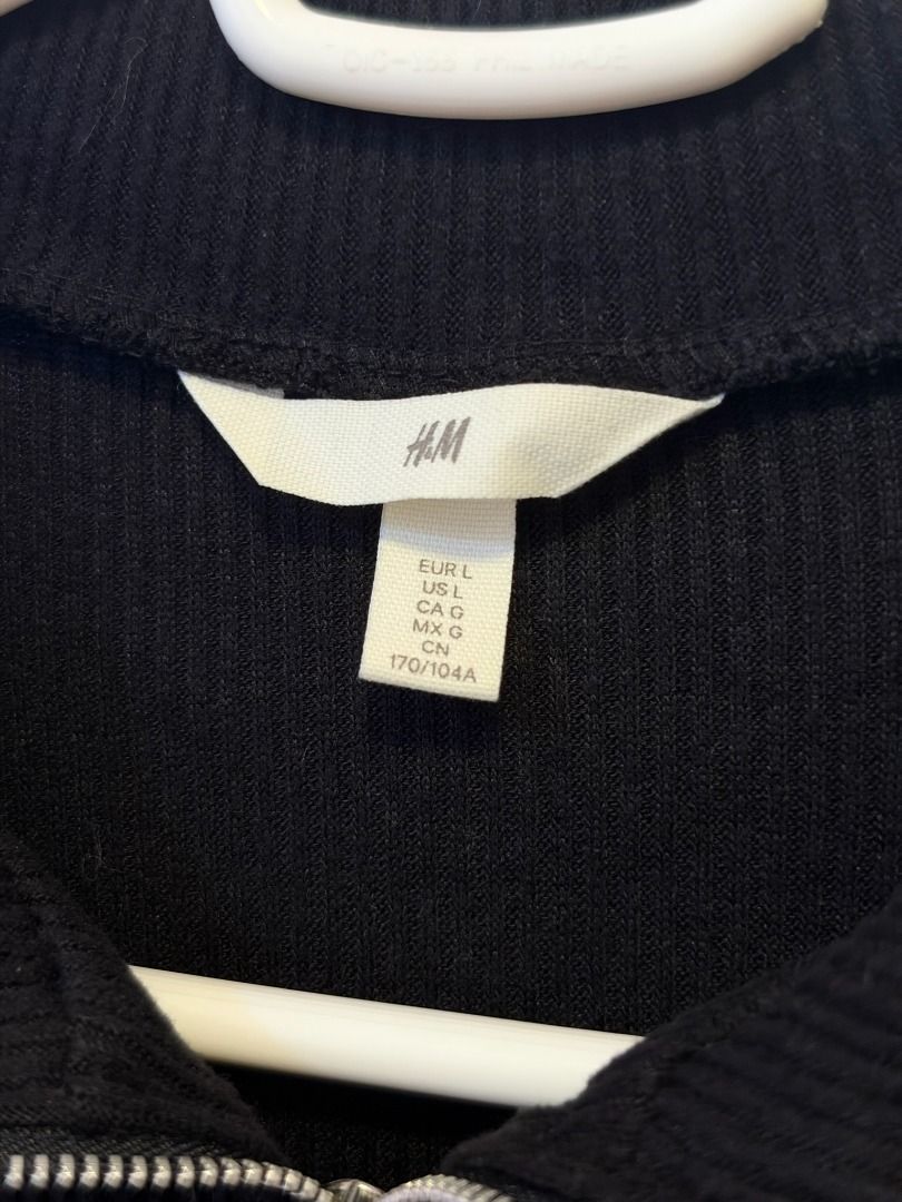 HNM Black Ribbed Quarterzip (Category: Coats, Jackets and Outerwear) located in Paranaque City. Submitted by juju_closet (Listing ID 1469650382, Image 2). Description: - Used once. 10/10 condition. Zipper still working. Size: Large RFS: Decluttering Price negotiable just message me..