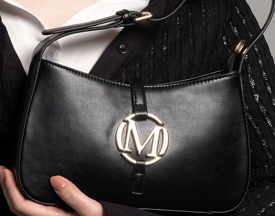 Hobo bag black or cream colo (Category: Shoulder Bags) located in Manila. Submitted by vintageaccessories (Listing ID 1469581716, Image 1). Description: .